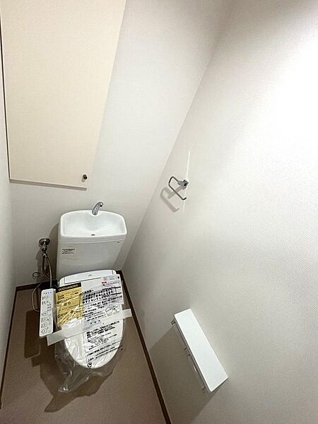 便器新調・シャワートイレ新調床CF張替・壁天井クロス貼替