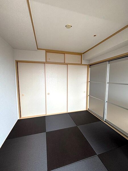 和室　傷や日焼けに強い畳を使用しています　寛ぎのスペースです畳新調　襖新調　アルミ建具取付