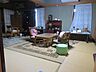 室内：2階の8帖の和室は6帖の洋室と隣接しているので、あけるとゆったりとしたお部屋になりますね♪