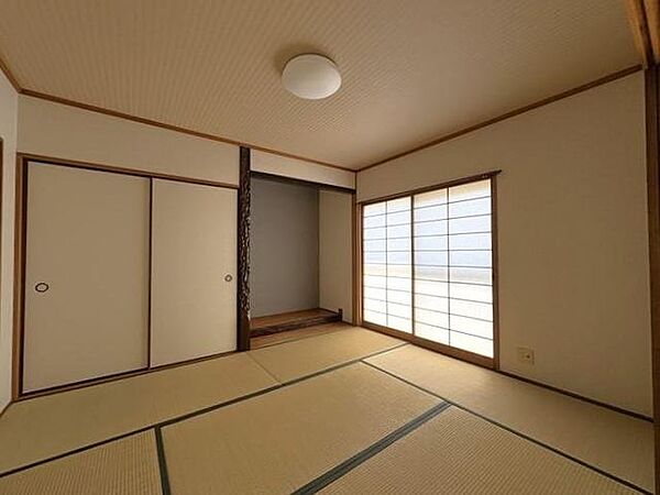 1階にある約6帖の和室です♪来客時にゆったりとおもてなしができる落ち着いた空間です♪