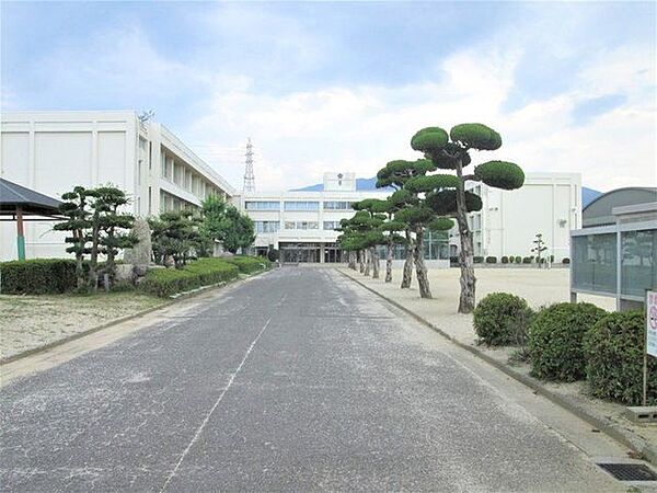 松山市立北条小学校 1041m