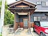 外観：店舗入り口前には軒があり、雨の日でも安心です♪