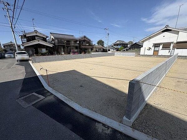 県道へのアクセス良好な立地♪車ですぐの場所にスーパーやコンビニ・ドラッグストアがあり生活便利です♪