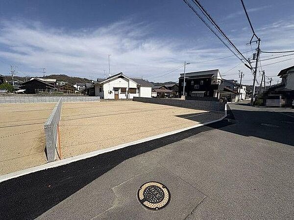 県道や北条バイパスへ近く♪海の駅や堀江港もあります♪是非現地でアクセスの良さを体感下さい！