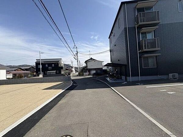 バス停まで徒歩約4分♪松山市駅や北条方面へ向かうバスルートです♪