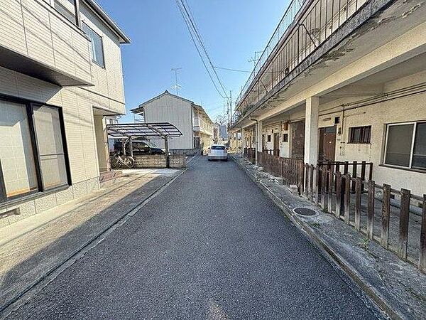 前面道路は南側にあり、日当たり良好♪閑静な住宅街にありますが、国道56号線へのアクセス良好な立地です♪