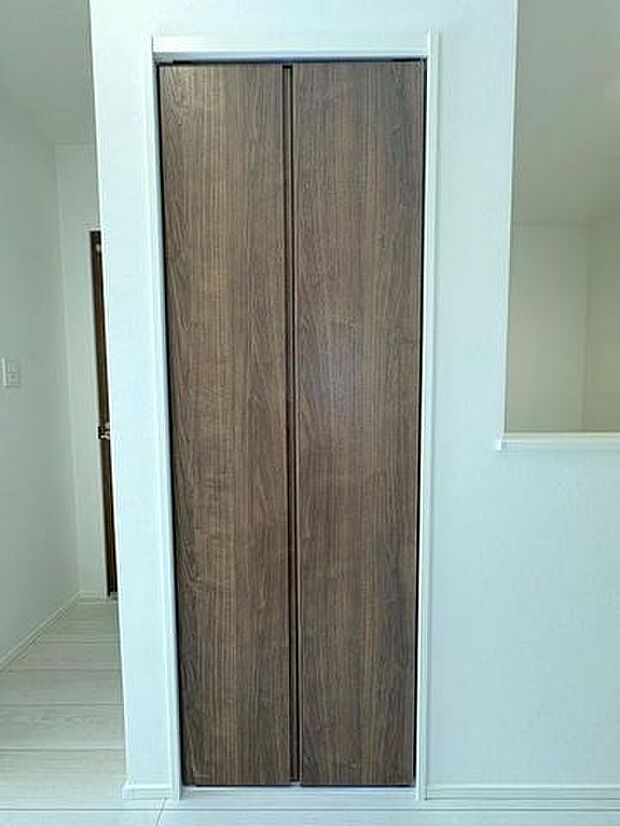 2階廊下にある収納スペースです♪