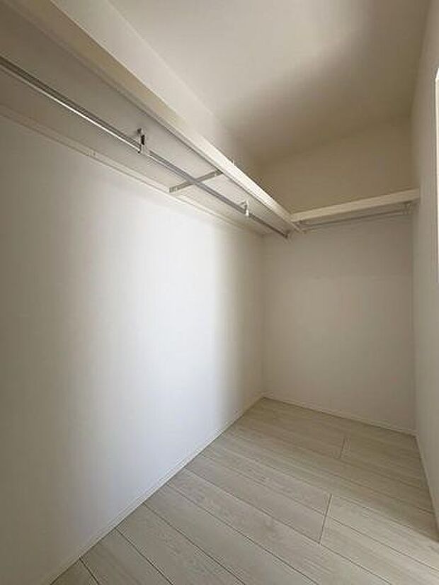 2階にある約7.7帖洋室のウォークインクローゼットです♪
