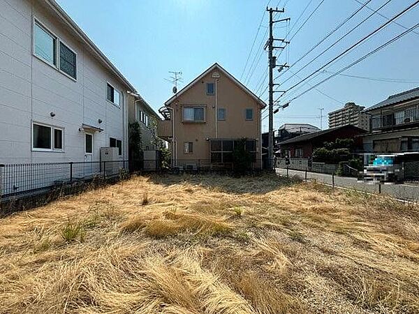 松山環状線や国道56号線も近くて、車での移動もスムーズ♪通勤やお出かけに便利な立地です！