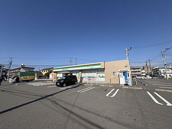 ファミリーマート 松山土居田駅前店 553m