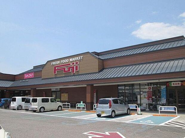 フジ　フジ和気店 745m