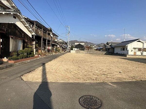 県道へのアクセス良好な立地♪車ですぐの場所にスーパーやコンビニ・ドラッグストアがあり生活便利です♪