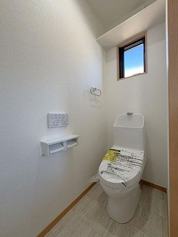2階のトイレです♪各階にトイレがあると、忙しい時間帯にもより安心感が増しますね♪