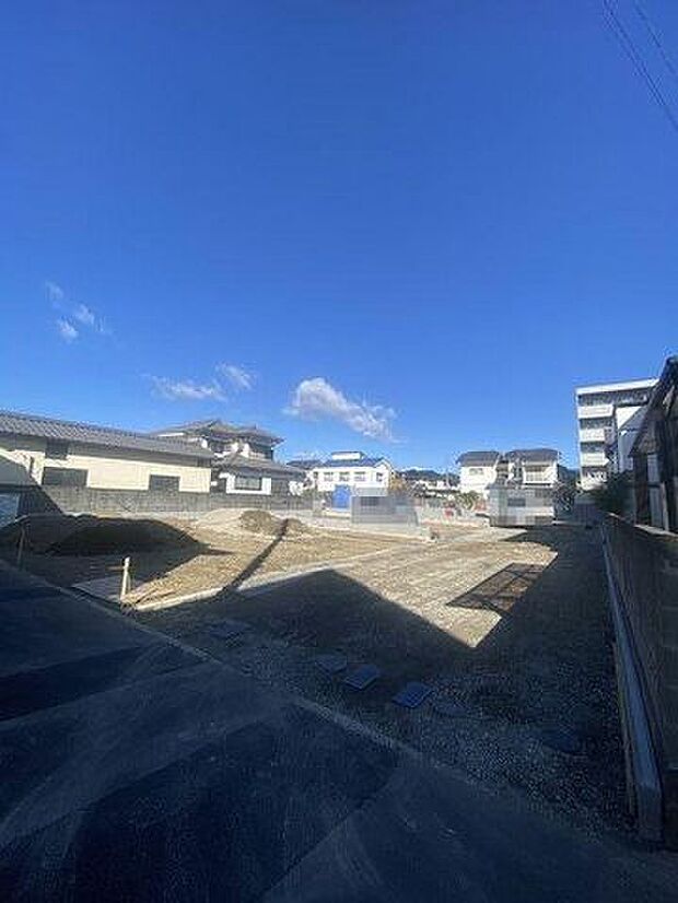 市坪駅まで徒歩約5分です♪広範囲に行ける路線なので、通勤・通学だけでなく、旅行に行くにも便利ですね♪