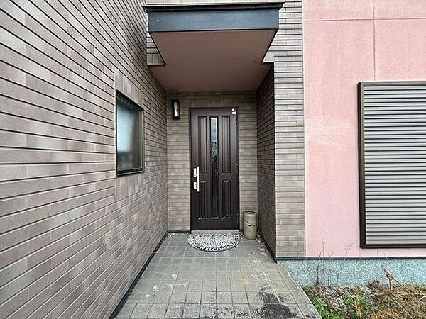 浴室や洗面所・キッチンも各2か所ずつございます♪生活時間帯が異なる二世帯同居でも、互いの気配を程よく感じつつ自立した生活が送れます。