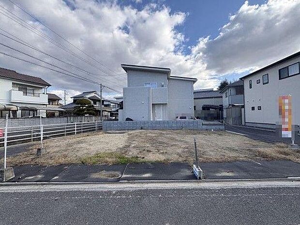 フジ 高岡店まで約750ｍ♪毎日の食料品や日用品のお買い物がとっても便利です♪