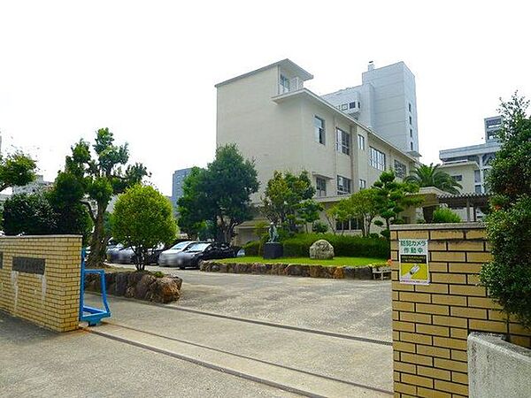 松山市立番町小学校 986m