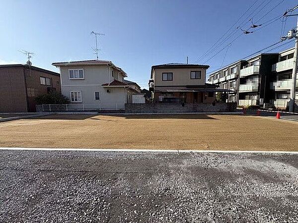 ローソン 松山椿神社前店まで約450ｍ夜遅くや早朝にも必要なものが購入できて便利です♪