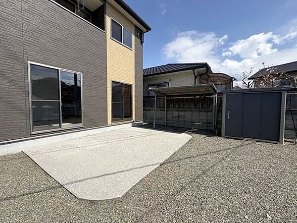 庭スペースとして活用できる空間もございます♪駐車2台可♪内覧希望の方はお気軽にお問い合わせください♪