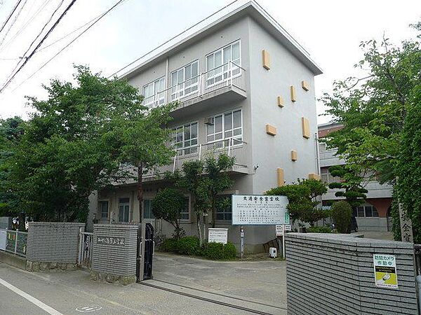 松山市立湯築小学校 596m