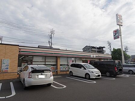 セブン-イレブン 松山湯渡町店 762m