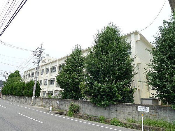 松山市立雄郡小学校 583m
