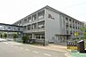 周辺：砥部町立砥部中学校 豊かな自然と歴史ある環境のもとで自立心と創造力を育み、生徒一人ひとりの夢と健やかな成長を温かく支える町立中学校です。 3760m