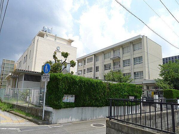 松山市立清水小学校 352m