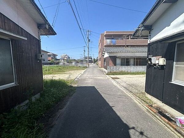 ファミリーマート 松前筒井店まで約230ｍ♪夜遅くや早朝にも必要なものが購入できて便利です♪