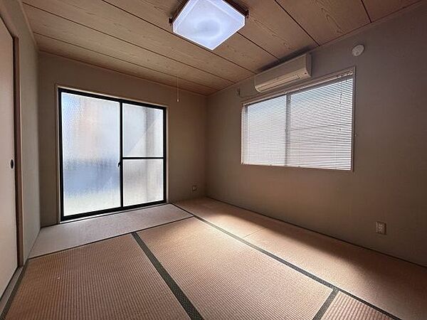 1階約7.2帖の和室です♪来客があった際に応接室として、家族憩いの空間など、用途に合わせた使い方がしやすいお部屋です♪