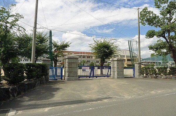 東温市立重信中学校 1575m