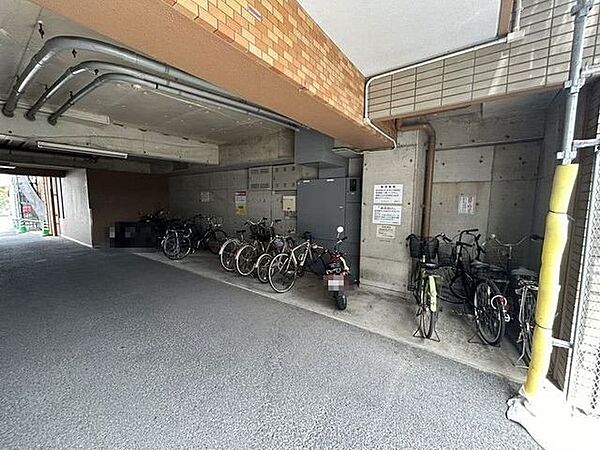 駐輪スペースもございます♪屋根がついておりますので、雨風や雪、紫外線などの影響が軽減されます♪