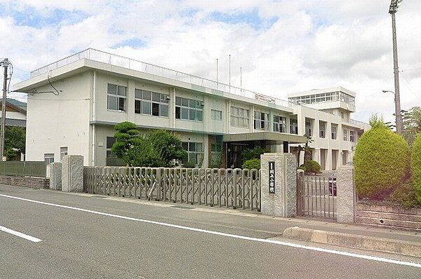 東温市立川上小学校 1142m