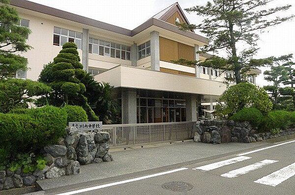 東温市立川内中学校 1913m