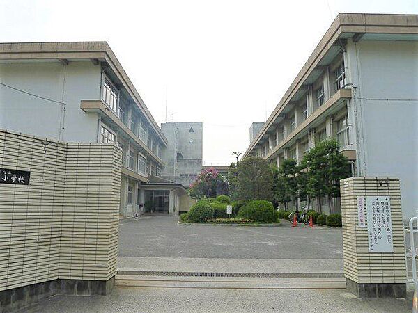 松前町立北伊予小学校 833m