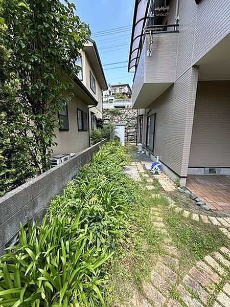 庭スペースもございます♪子どもの遊び場やガーデニングなど住む人の思いの空間にすることができますね♪