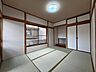 室内：1階には6帖の和室もあります♪押入れがついているので、お客様の布団や座布団などの収納もしやすいですね♪