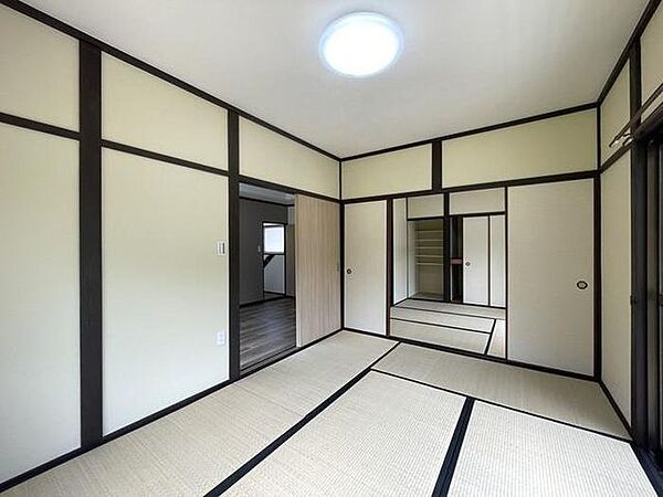 2階にある約6帖の和室です♪