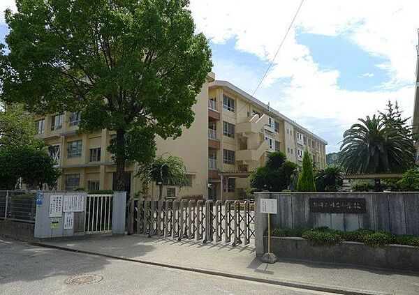 松山市立味生小学校 1304m