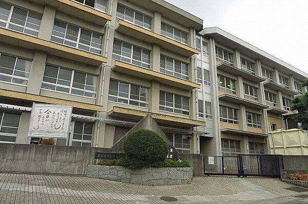松山市立小野中学校 475m