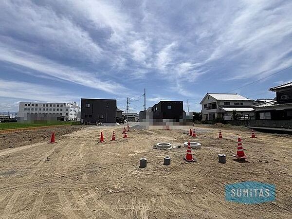 分譲地の奥側に位置する区画です♪前面道路は限られた方の利用が多いのが防犯面でも嬉しいですね♪