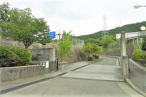松山市立桑原中学校 1889m