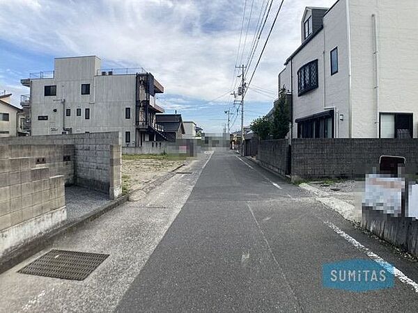 徒歩圏内にコンビニがあるので、夜遅い時間や早朝の利用もできるのが便利ですね♪