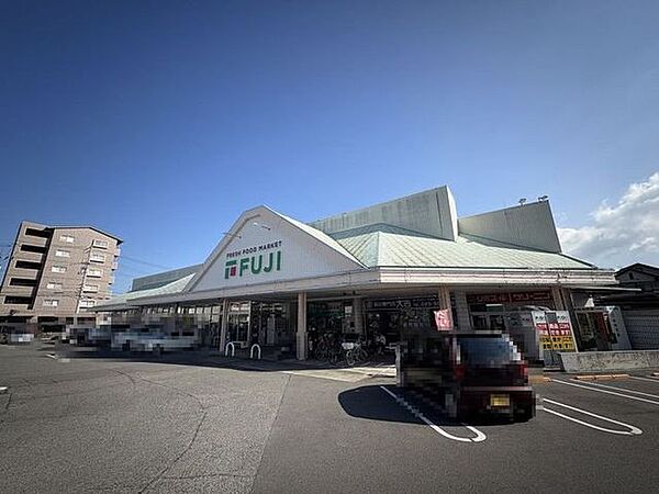 フジ 松末店 859m