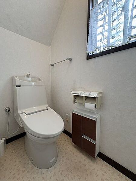 トイレは各階にございます♪忙しい時間帯でもトイレが2か所あると安心して利用する事ができますね♪