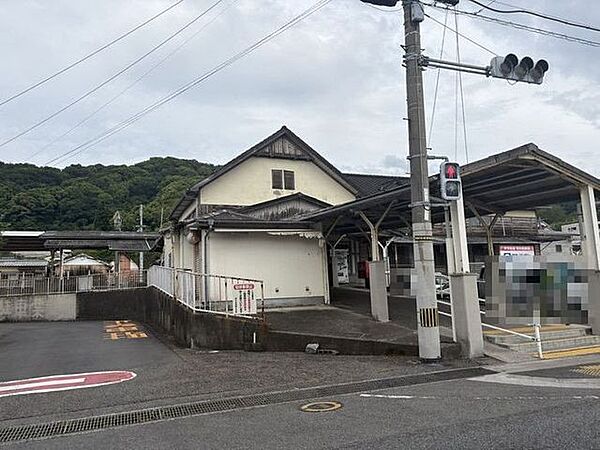 高浜駅 805m