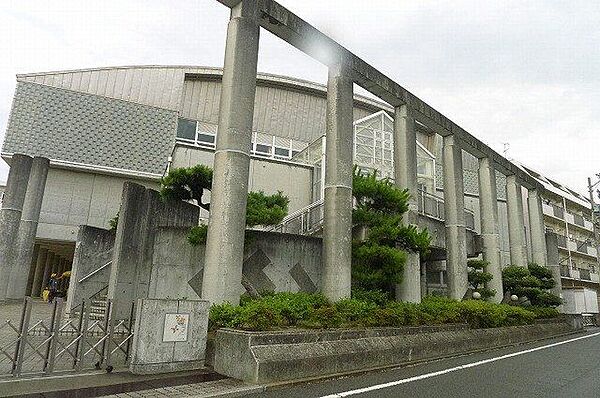松山市立道後小学校 1299m