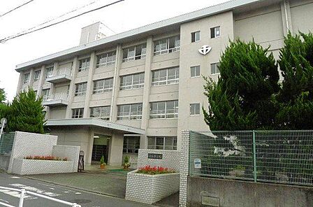 松山市立道後中学校 1095m