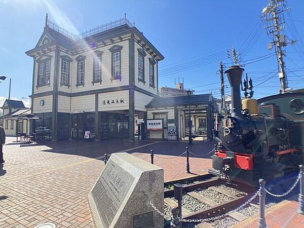 道後温泉駅 727m