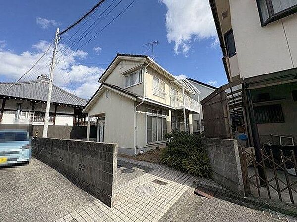 前面道路は南西側で幅約4mあります♪車1台が十分に通れます♪現地案内もできますので、お気軽にお申し付け下さい♪